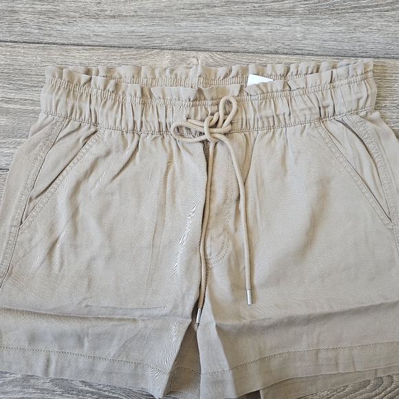 LOFT Khaki Tan Drawstring Paper Bag Shorts - Picture 5 of 9